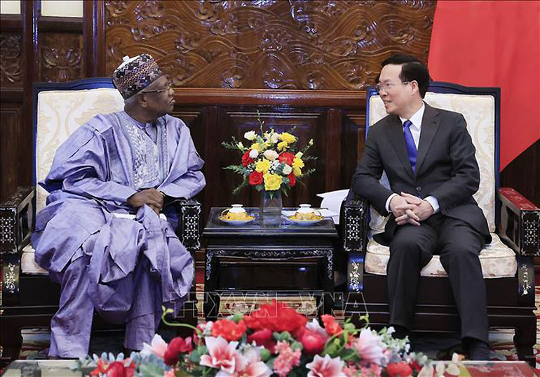 Chủ tịch nước Võ Văn Thưởng tiếp Đại sứ Nigeria Hassan Adamu Mamani. (Ảnh: TTXVN) Chủ tịch nước Võ Văn Thưởng tiếp Đại sứ Nigeria Hassan Adamu Mamani. (Ảnh: TTXVN)