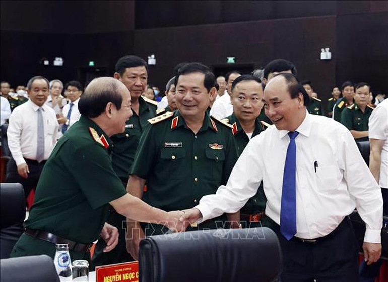 Chủ tịch nước Nguyễn Xuân Phúc và các đại biểu tham dự hội thảo.