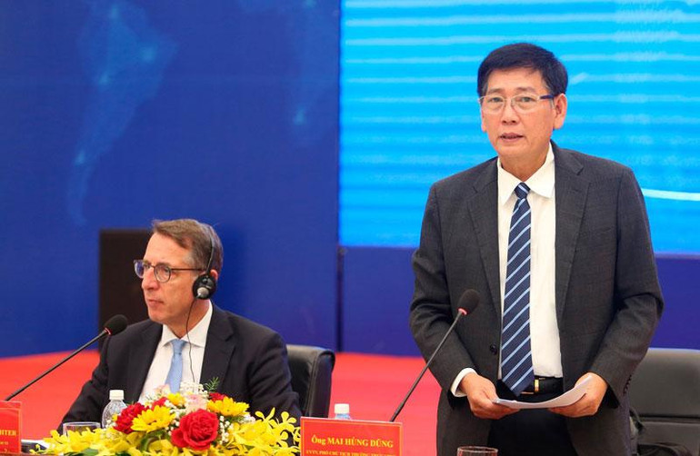 Phó Chủ tịch Thường trực Ủy ban nhân dân tỉnh Bình Dương Mai Hùng Dũng phát biểu tại họp báo.
