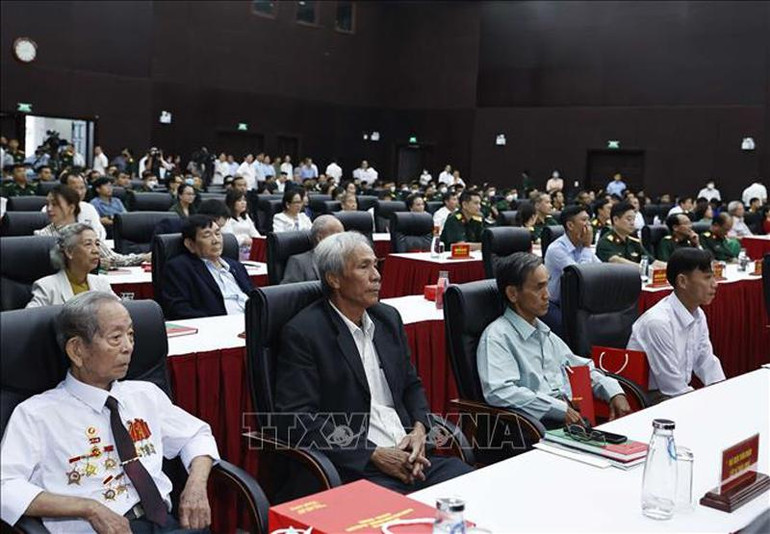 Các đại biểu tham dự hội thảo.