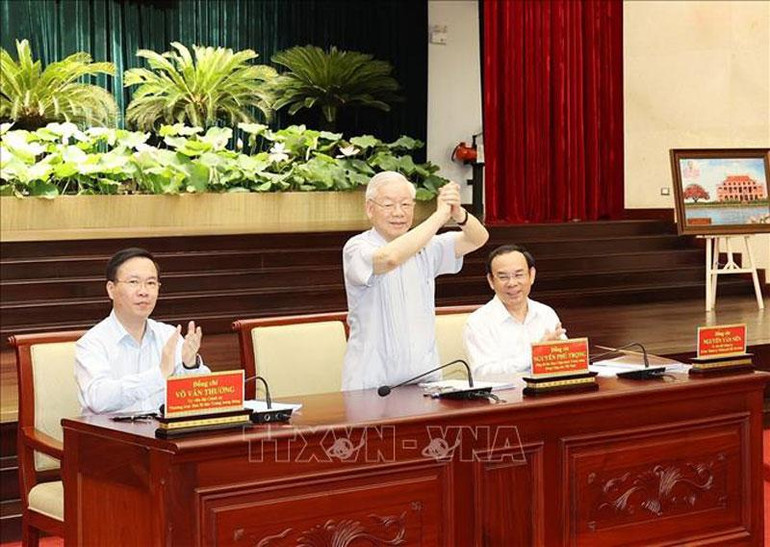 Tổng Bí thư Nguyễn Phú Trọng chủ trì buổi làm việc với Ban Thường vụ Thành ủy và lãnh đạo chủ chốt Thành phố Hồ Chí Minh. Tổng Bí thư Nguyễn Phú Trọng chủ trì buổi làm việc với Ban Thường vụ Thành ủy và lãnh đạo chủ chốt Thành phố Hồ Chí Minh.