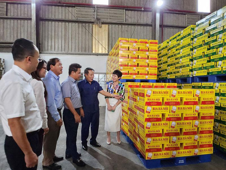 Lãnh đạo tỉnh Quảng Trị tham quan Nhà máy Bia Hà Nội - Quảng Trị.