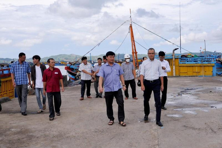 Bí thư Tỉnh ủy Phạm Đại Dương và lãnh đạo tỉnh Phú Yên kiểm tra công tác ứng phó bão Noru.