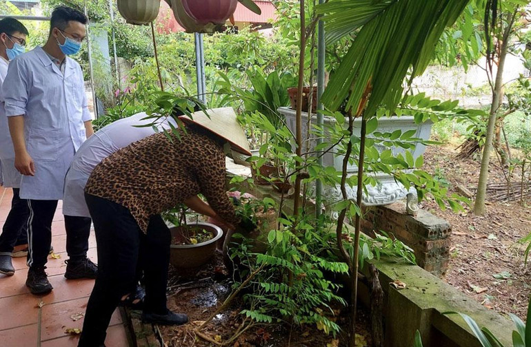 Xã Gia Xuyên tổ chức làm vệ sinh môi trường phòng, chống dịch sốt xuất huyết.