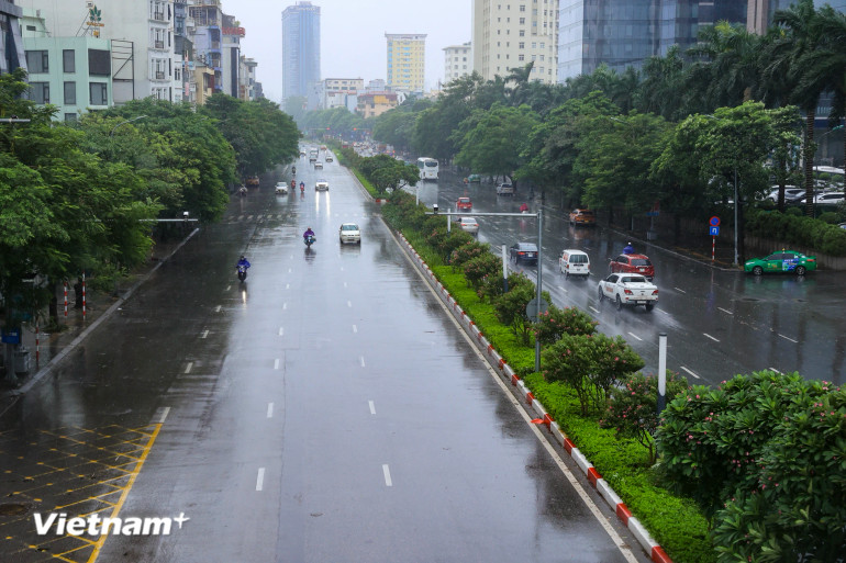 Đường Trần Duy Hưng thời điểm 9 giờ 15 phút.