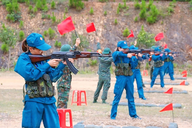 Hội thao bắn súng của bộ đội chủ lực và dân quân tự vệ ở Bộ Chỉ huy Quân sự Nghệ An. Hội thao bắn súng của bộ đội chủ lực và dân quân tự vệ ở Bộ Chỉ huy Quân sự Nghệ An.