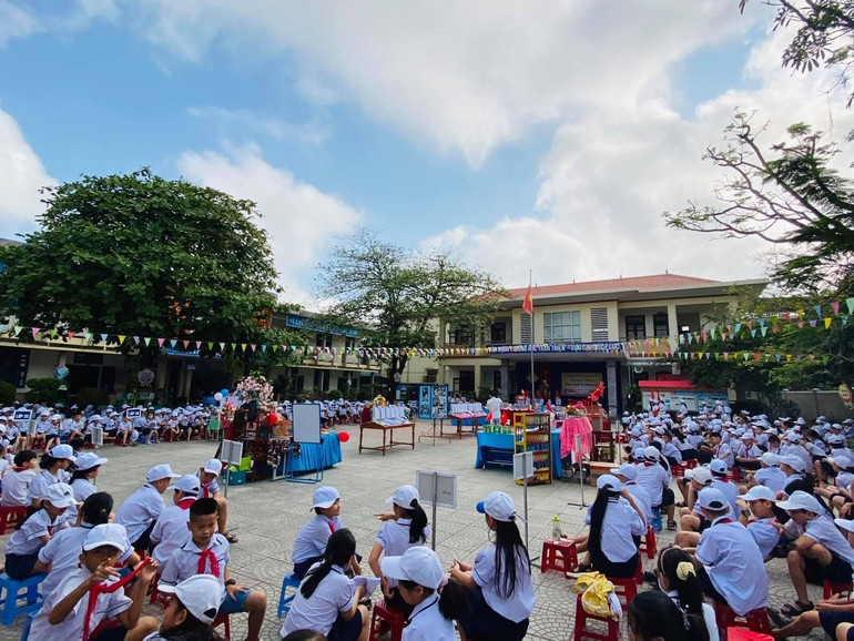 Các hoạt động ngoại khóa bổ ích thu hút học sinh toàn trường. Các hoạt động ngoại khóa bổ ích thu hút học sinh toàn trường.