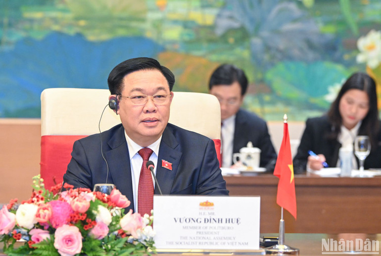 Chủ tịch Quốc hội Vương Đình Huệ phát biểu tại buổi hội kiến.