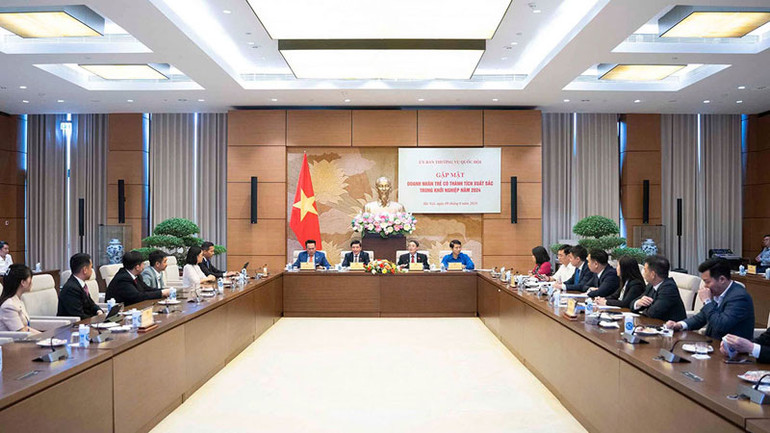 Quang cảnh cuộc gặp chiều nay của Phó Chủ tịch Quốc hội với các đại biểu doanh nhân trẻ xuất sắc. (Ảnh: Báo đại biểu nhân dân)