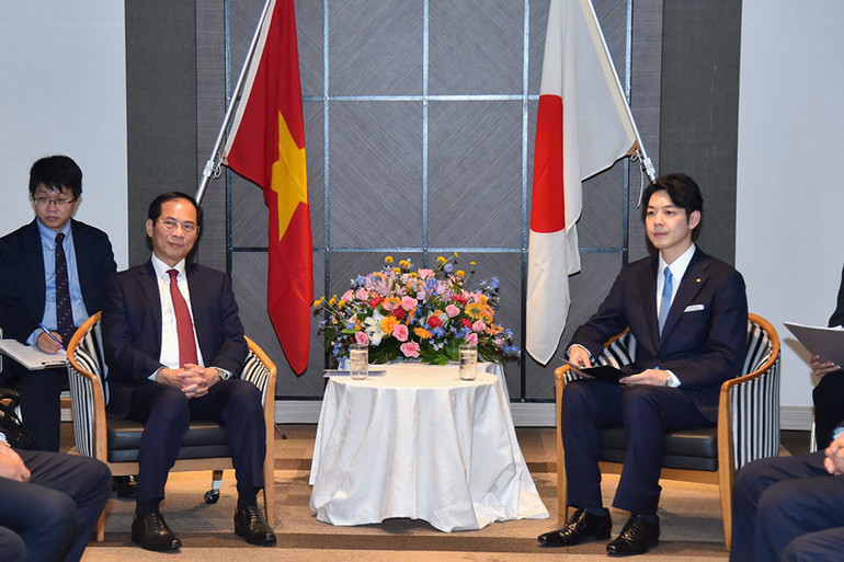 Bộ trưởng Ngoại giao Bùi Thanh Sơn tiếp Thống đốc tỉnh Suzuki Naomichi.