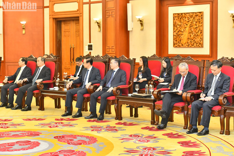 Đoàn đại biểu Việt Nam tại buổi tiếp.