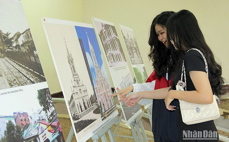 Các dấu ấn kiến trúc Pháp ở Đà Nẵng được triển lãm tại chương trình.