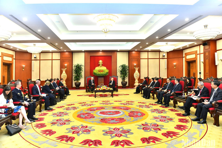 Quang cảnh buổi tiếp Toàn quyền Australia David Hurley tại Trụ sở Trung ương Đảng.