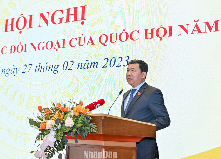 Chủ nhiệm Ủy ban Đối ngoại Vũ Hải Hà trình bày báo cáo tại Hội nghị. Chủ nhiệm Ủy ban Đối ngoại Vũ Hải Hà trình bày báo cáo tại Hội nghị.