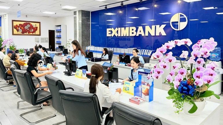 Cùng với việc chuyển trụ sở, mở rộng thị trường, Eximbank đã tiến hành cải tổ toàn diện từ thượng tầng lãnh đạo đến cơ cấu quản trị.