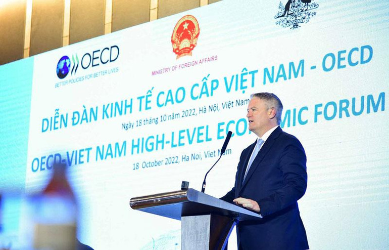 Tổng Thư ký OECD Mathias Cormann phát biểu tại Diễn đàn. (Ảnh: Báo Thế giới và Việt Nam)