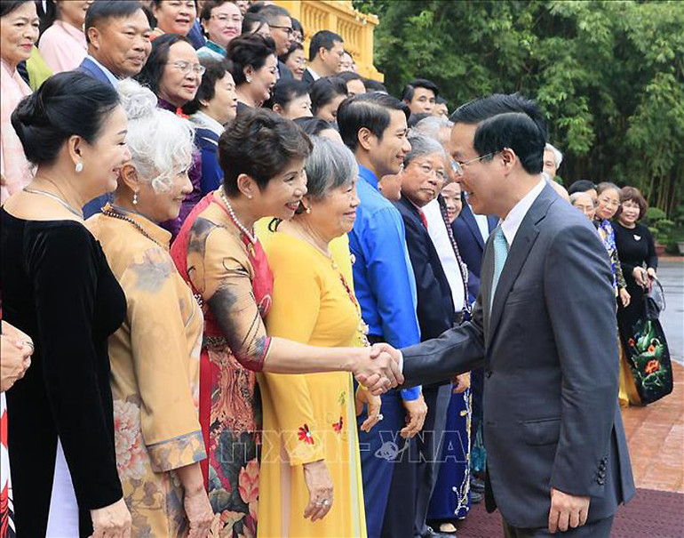 Chủ tịch nước Võ Văn Thưởng với các đại biểu. (Ảnh: TTXVN)