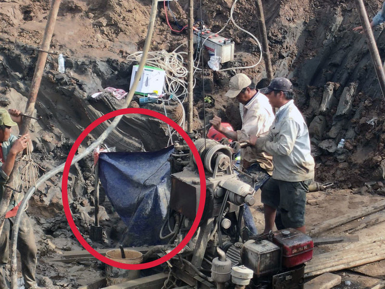 Vị trí cháu bé rơi xuống.