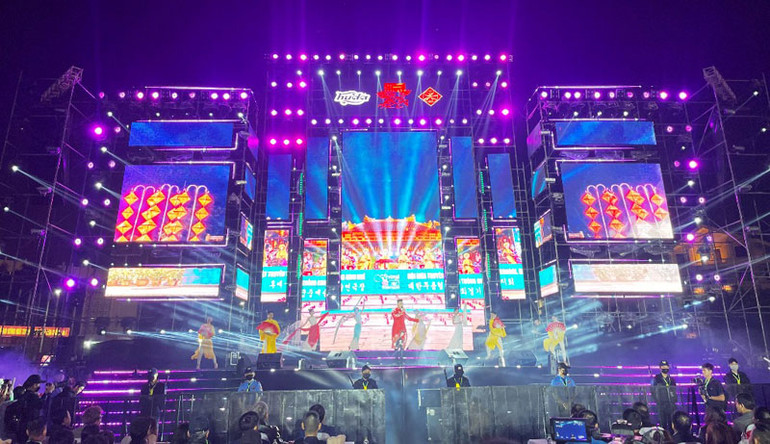 Chương trình Countdown - Chào năm mới 2023 tại thành phố Huế với nhiều tiết mục nghệ thuật đặc sắc và hấp dẫn, thu hút nhiều ca sĩ, nghệ sĩ trong và ngoài nước tham gia.