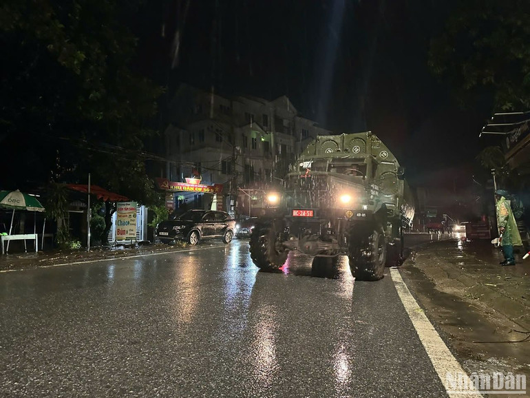 Lũ sông Thao vượt mức lịch sử, nước sông Hồng dâng cao ảnh hưởng một số vùng ở Hà Nội ảnh 3