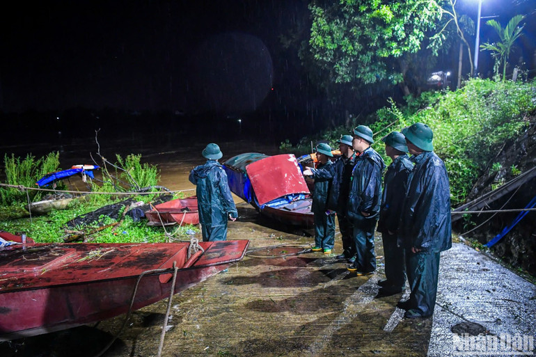 Lũ sông Thao vượt mức lịch sử, nước sông Hồng dâng cao ảnh hưởng một số vùng ở Hà Nội ảnh 4