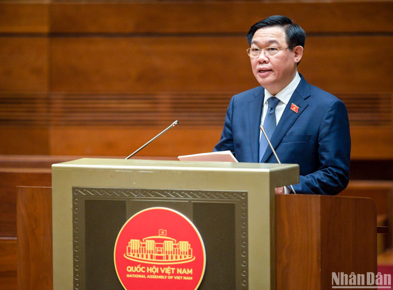 Chủ tịch Quốc hội Vương Đình Huệ phát biểu khai mạc phiên chất vấn và trả lời chất vấn. Chủ tịch Quốc hội Vương Đình Huệ phát biểu khai mạc phiên chất vấn và trả lời chất vấn.