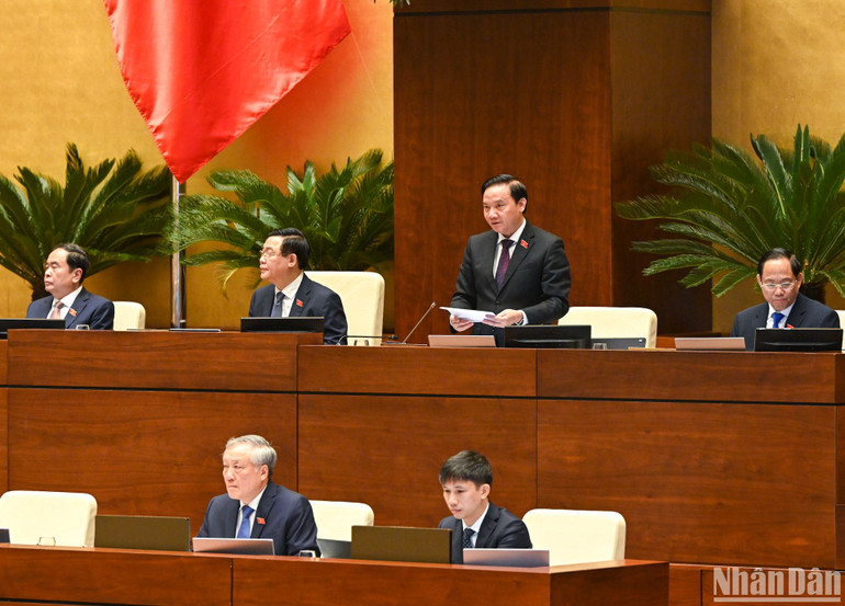 Phó Chủ tịch Quốc hội Nguyễn Khắc Định điều hành phiên chất vấn và trả lời chất vấn đối với nhóm vấn đề thuộc lĩnh vực tòa án. Phó Chủ tịch Quốc hội Nguyễn Khắc Định điều hành phiên chất vấn và trả lời chất vấn đối với nhóm vấn đề thuộc lĩnh vực tòa án.