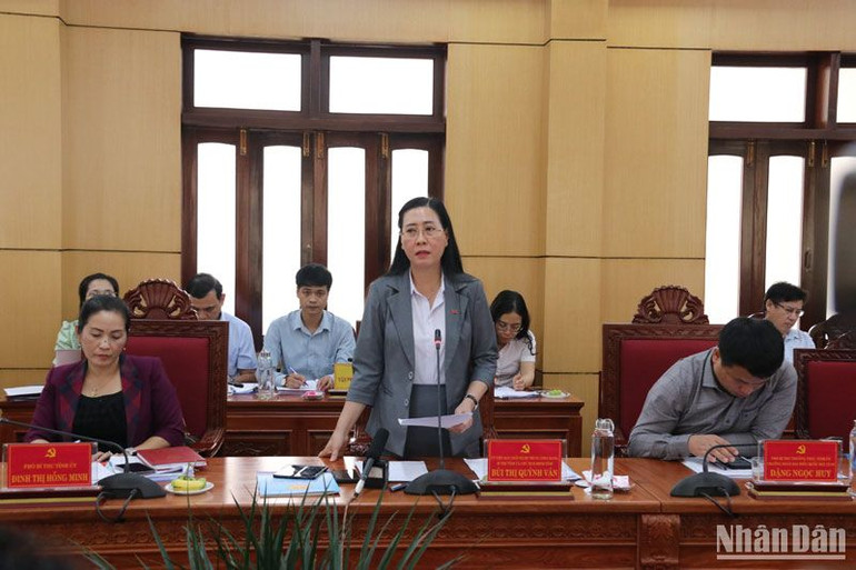 Bí thư Tỉnh ủy Quảng Ngãi Bùi Thị Quỳnh Vân phát biểu kết luận tại buổi làm việc.