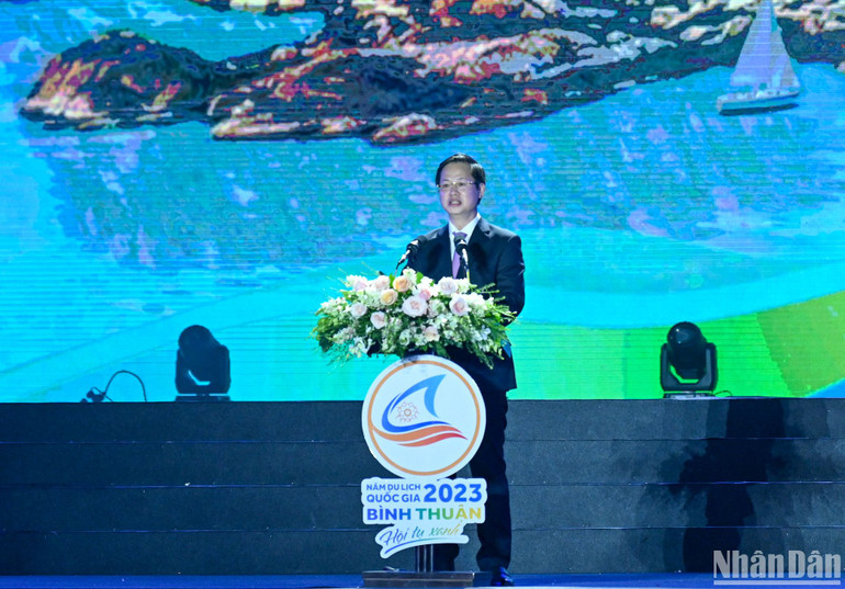 Chủ tịch UBND tỉnh Bình Thuận Đoàn Anh Dũng phát biểu khai mạc Năm Du lịch quốc gia 2023.