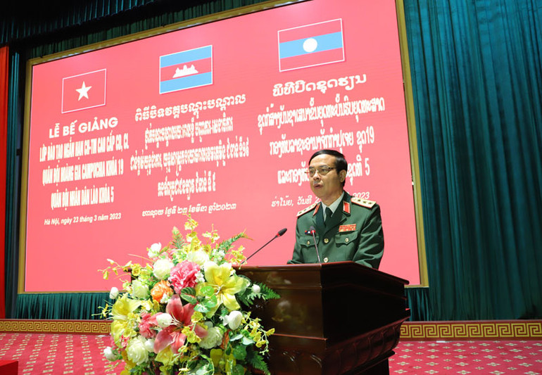 Thượng tướng Lương Đình Hồng, Chính ủy Học viện Quốc phòng Việt Nam phát biểu tại buổi lễ.