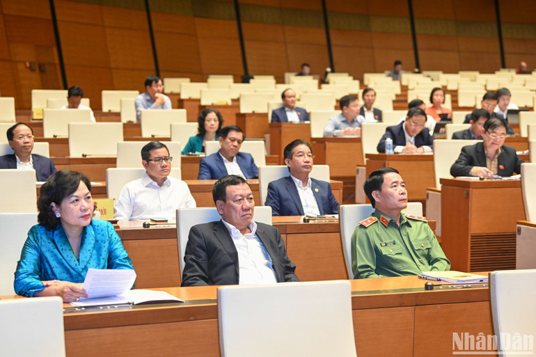 Lãnh đạo các Bộ, ban, ngành và các đại biểu dự phiên họp. Lãnh đạo các Bộ, ban, ngành và các đại biểu dự phiên họp.