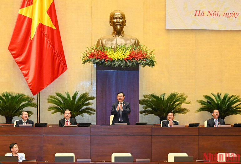 Chủ tịch Quốc hội Vương Đình Huệ cùng các Phó Chủ tịch Quốc hội tại hội nghị.