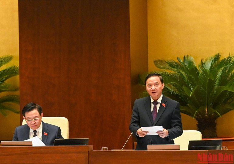 Phó Chủ tịch Quốc hội Nguyễn Khắc Định điều hành phiên thảo luận về Dự án Luật Thanh tra (sửa đổi) và Dự án Luật Thực hiện dân chủ ở cơ sở.