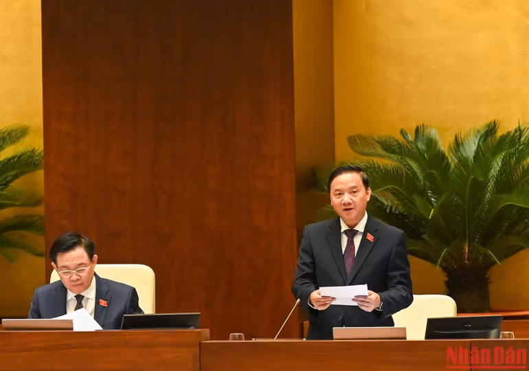 Phó Chủ tịch Quốc hội Nguyễn Khắc Định điều hành phiên thảo luận về Dự án Luật Thanh tra (sửa đổi) và Dự án Luật Thực hiện dân chủ ở cơ sở.