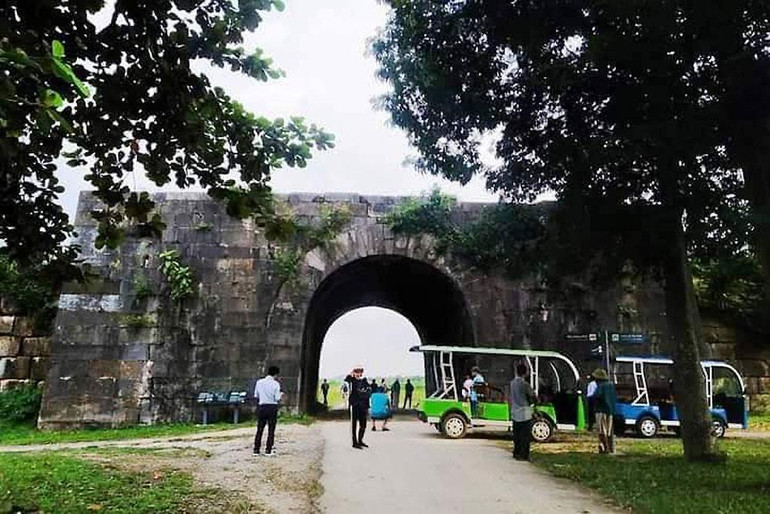 Di sản Thành Nhà Hồ - điểm đến thu hút du khách. Di sản Thành Nhà Hồ - điểm đến thu hút du khách.