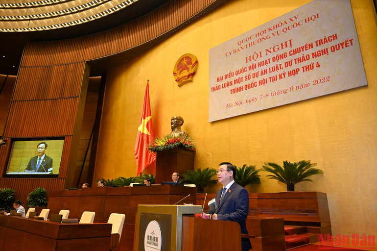 Chủ tịch Quốc hội Vương Đình Huệ phát biểu khai mạc hội nghị.