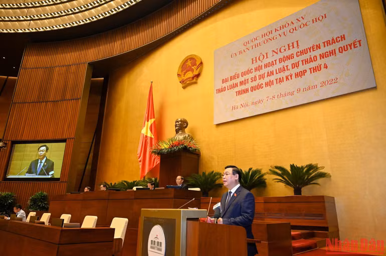 Chủ tịch Quốc hội Vương Đình Huệ phát biểu khai mạc hội nghị.