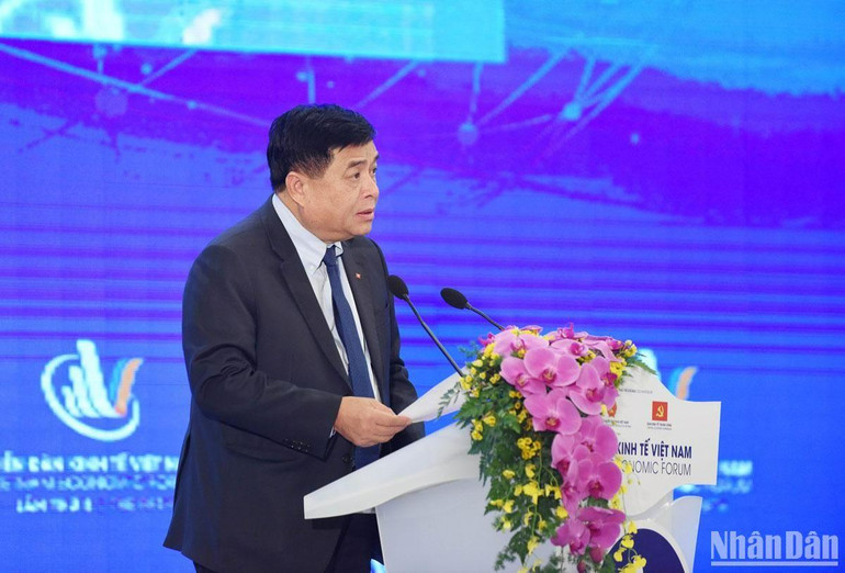 Bộ trưởng Kế hoạch đầu tư Nguyễn Chí Dũng phát biểu tại Diễn đàn.