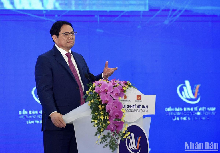 Thủ tướng Phạm Minh Chính phát biểu tại Diễn đàn Kinh tế Việt Nam.