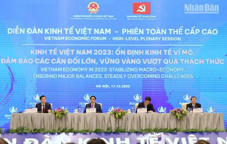 Thủ tướng Phạm Minh Chính; Trưởng Ban Kinh tế Trung ương Trần Tuấn Anh; Phó Thủ tướng Lê Minh Khái; Phó Chủ tịch Quốc hội Nguyễn Đức Hải chủ trì Diễn đàn.