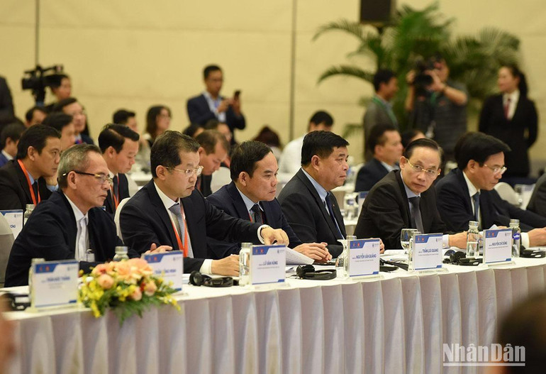 Các đại biểu tham dự Diễn đàn.