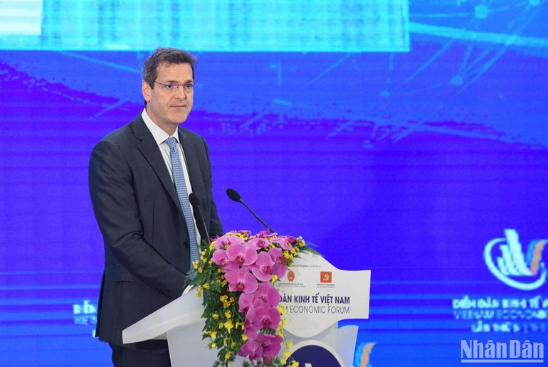 Ông Andrea Coppola, Chuyên gia kinh tế trưởng Ngân hàng Thế giới tại Việt Nam.