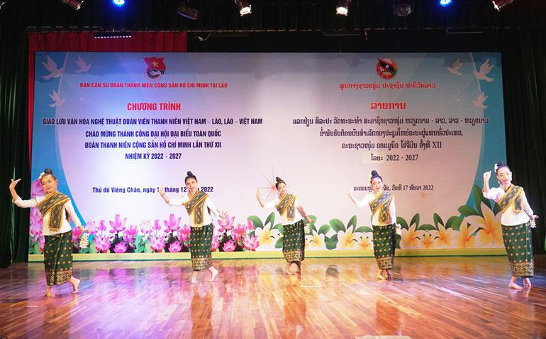 Tiết mục múa của sinh viên Trường Văn hóa nghệ thuật quốc gia Lào. (Ảnh: HẢI TIẾN)