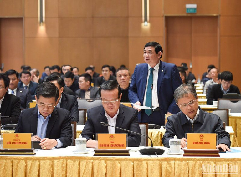 Chủ tịch Hội đồng quản trị Ngân hàng BIDV Phan Đức Tú phát biểu ý kiến tại Hội nghị. (Ảnh: TRẦN HẢI)