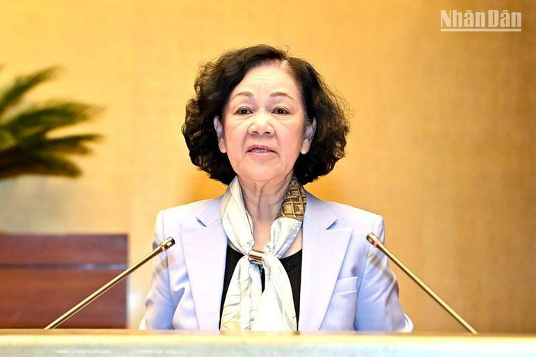 Đồng chí Trương Thị Mai, Ủy viên Bộ Chính trị, Bí thư Trung ương Đảng, Trưởng Ban Tổ chức Trung ương truyền đạt chuyên đề “Tiếp tục đổi mới phương thức lãnh đạo, cầm quyền của Đảng đối với hệ thống chính trị trong giai đoạn mới”. (Ảnh: ĐĂNG KHOA)