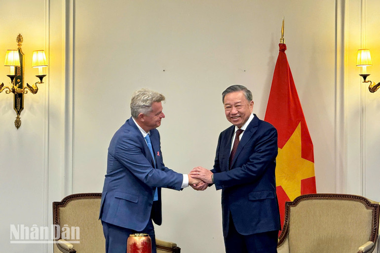 Bí thư toàn quốc Đảng Cộng sản Pháp Fabien Roussel bày tỏ vui mừng được gặp và trao đổi với Tổng Bí thư, Chủ tịch nước Tô Lâm và đoàn đại biểu cấp cao Việt Nam nhân chuyến thăm chính thức Pháp.