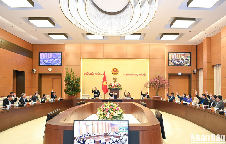 Ủy ban Thường vụ Quốc hội biểu quyết thông qua Nghị quyết về công tác thi đua, khen thưởng.