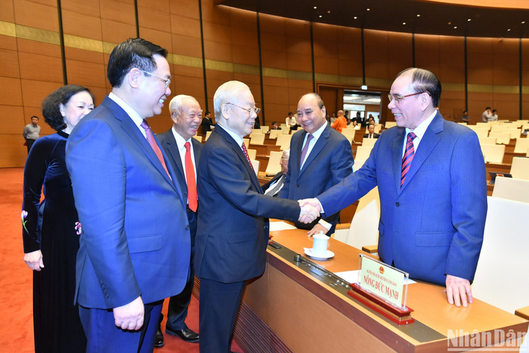 Tổng Bí thư Nguyễn Phú Trọng, Chủ tịch Quốc hội Vương Đình Huệ cùng các đồng chí lãnh đạo, nguyên lãnh đạo Đảng, Nhà nước tại Lễ bế mạc Kỳ họp thứ 6, Quốc hội khóa XV.