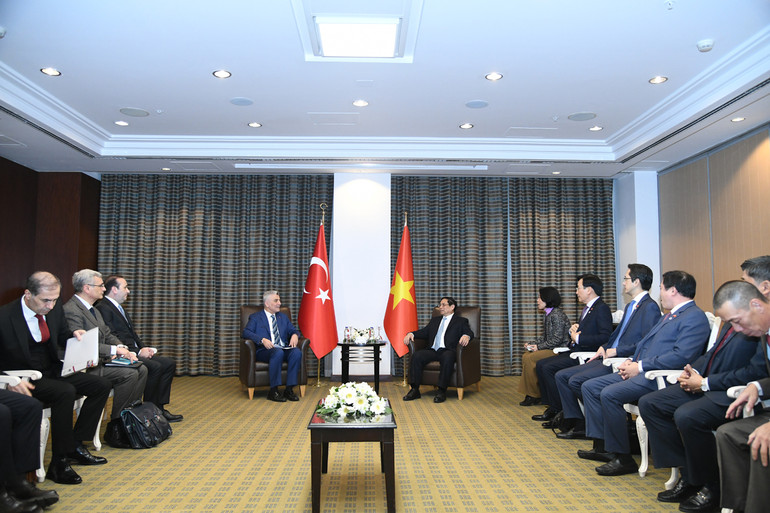 Thủ tướng Chính phủ Phạm Minh Chính tiếp Bộ trưởng Thương mại Thổ Nhĩ Kỳ Omer Bolat.