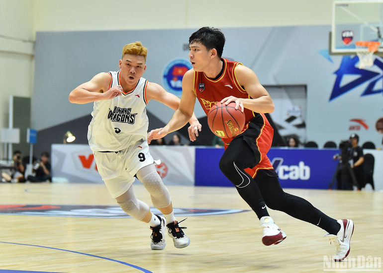 Như thường lệ, các cầu thủ Saigon Heat là đội bóng nhập cuộc tốt hơn với việc nhanh chóng áp đặt lối chơi tấn phủ đầu lên đối thủ.